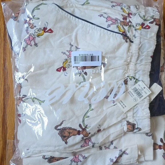 Aerie Cream Pajama Set with Cindy Lou Print - Picture 3 of 4